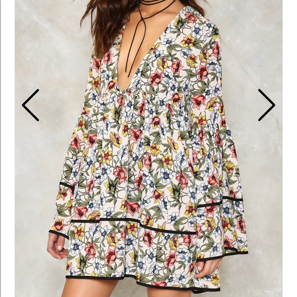 Nasty Gal Dresses & Skirts - NWT Nasty Gal Go with the Low floral dress